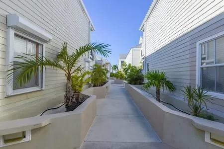 New Casa Caribe By Brightwild- Two-Story Condo Rooftop Pool Key West Exterior photo